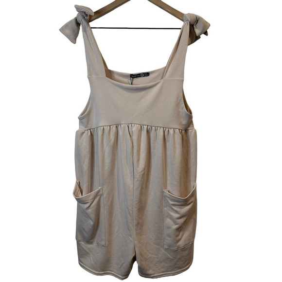NWT Boohoo Women Sleeveless Loose Tie Strap Romper with Pockets Size 6 - Picture 1 of 6